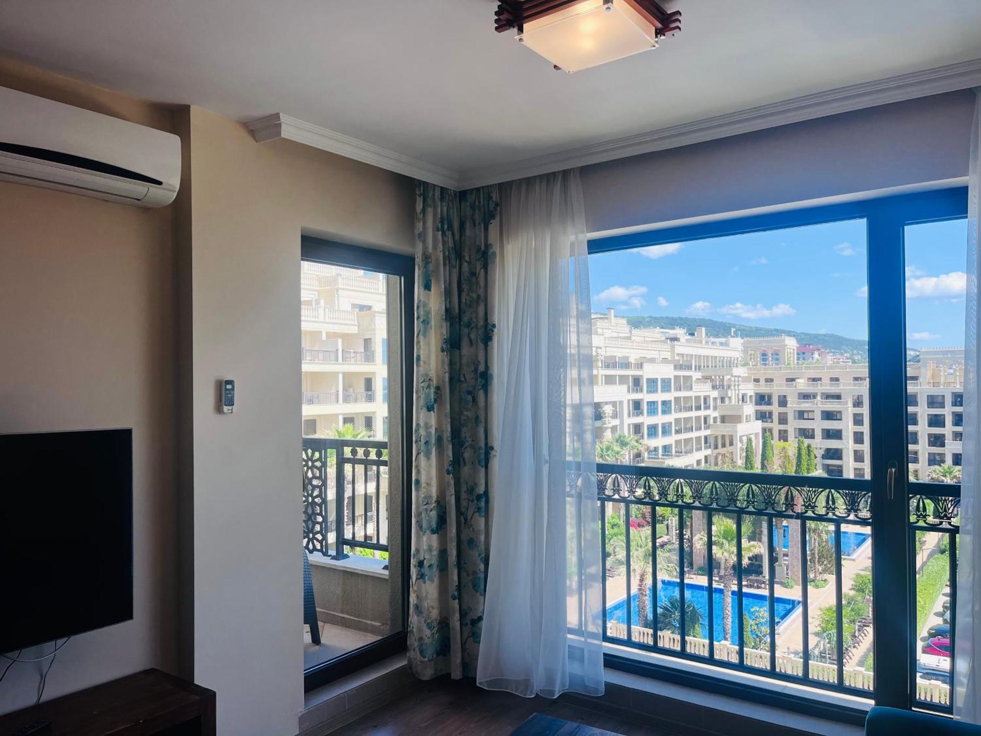 Sea View Golden Line Apartment *