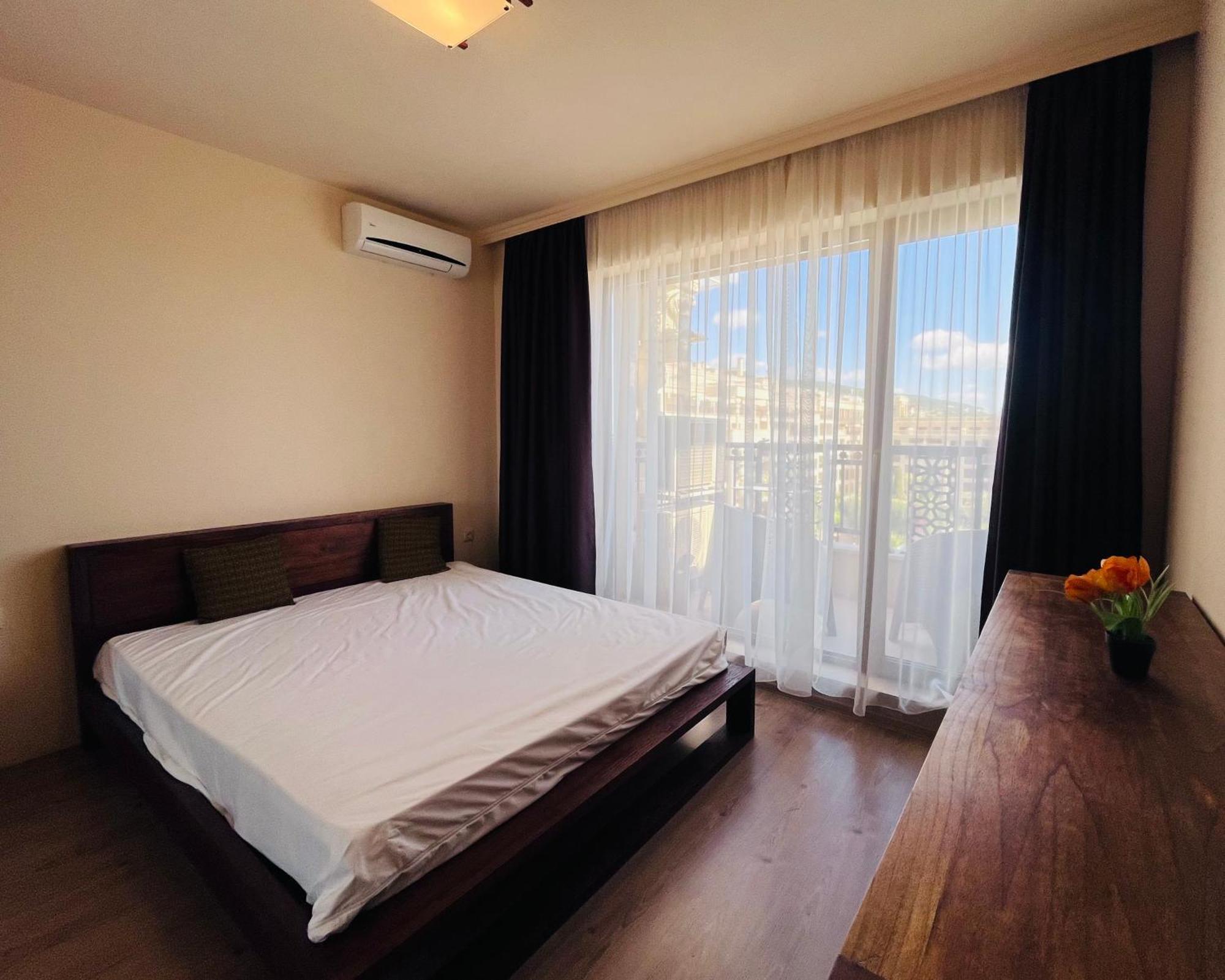 Sea View Golden Line Apartment *